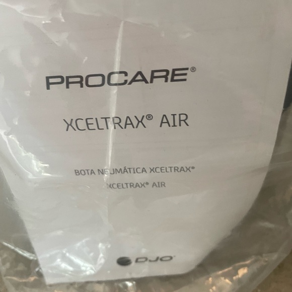 New unused Pro care xceltrax walking boot, size M - Picture 2 of 4